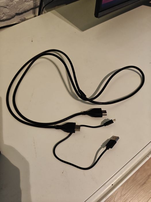 Sprzedam konsole PS4 pro