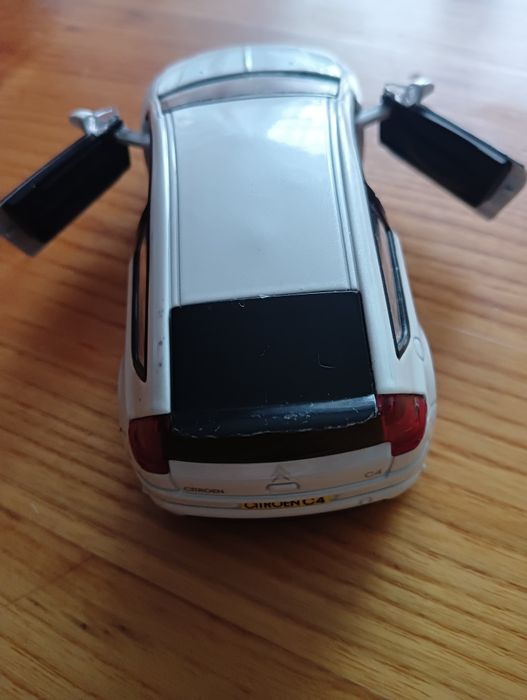 Samochodzik Citroen C4.