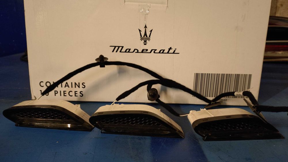 Maserati Granturismo M189 lewe kierunkowskazy na błotnik zestaw wlot