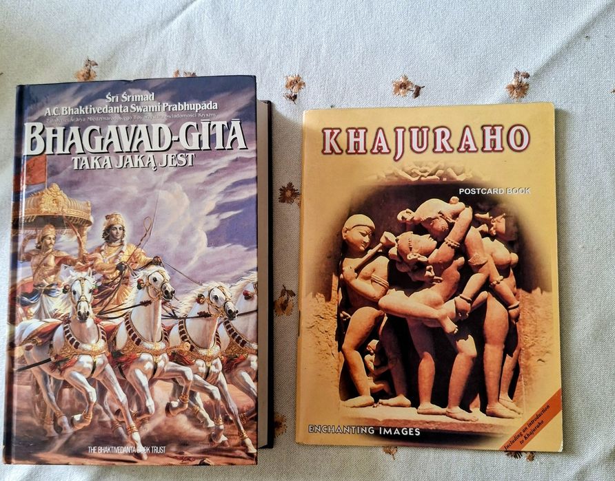 Bhagavad-gita taka jaką jest  plus Khajuraho postcardbook