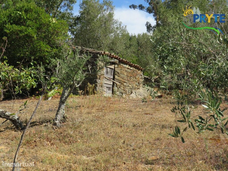 Land for construction located in Álvaro