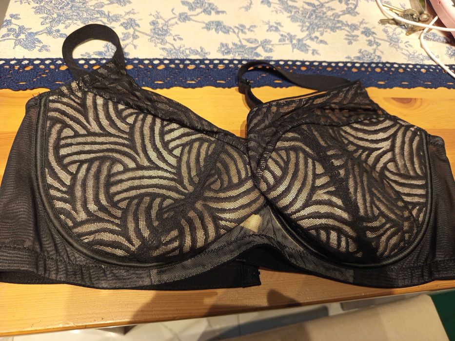 Biustonosz luvlette 100E czarny koronkowy miękki biustonosz nowy