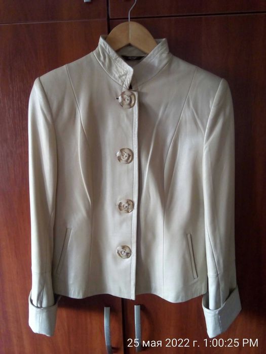 Куртка женская, кожаная, кремовая (Новая)