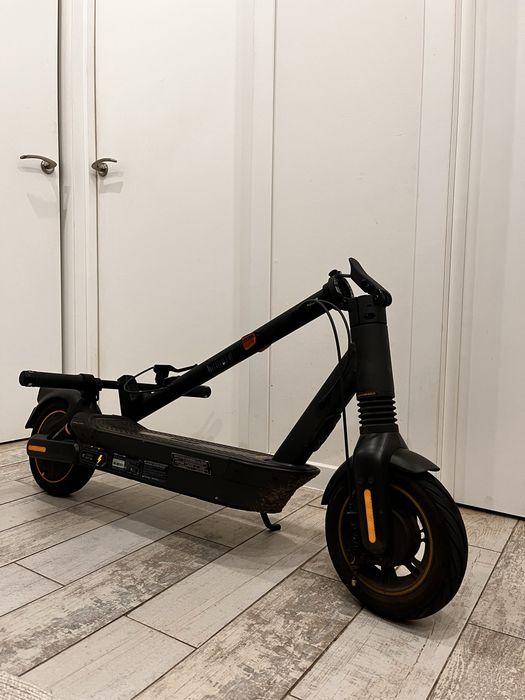 Продам електросамокат Ninebot MAX