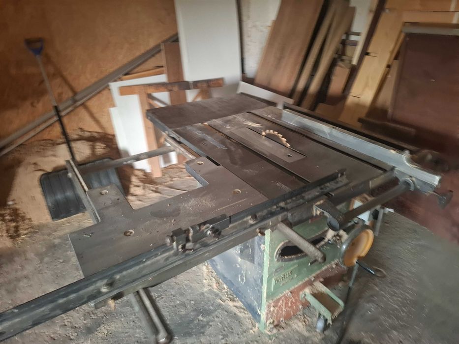 Stołowa pilarka tarczowa, wózek.