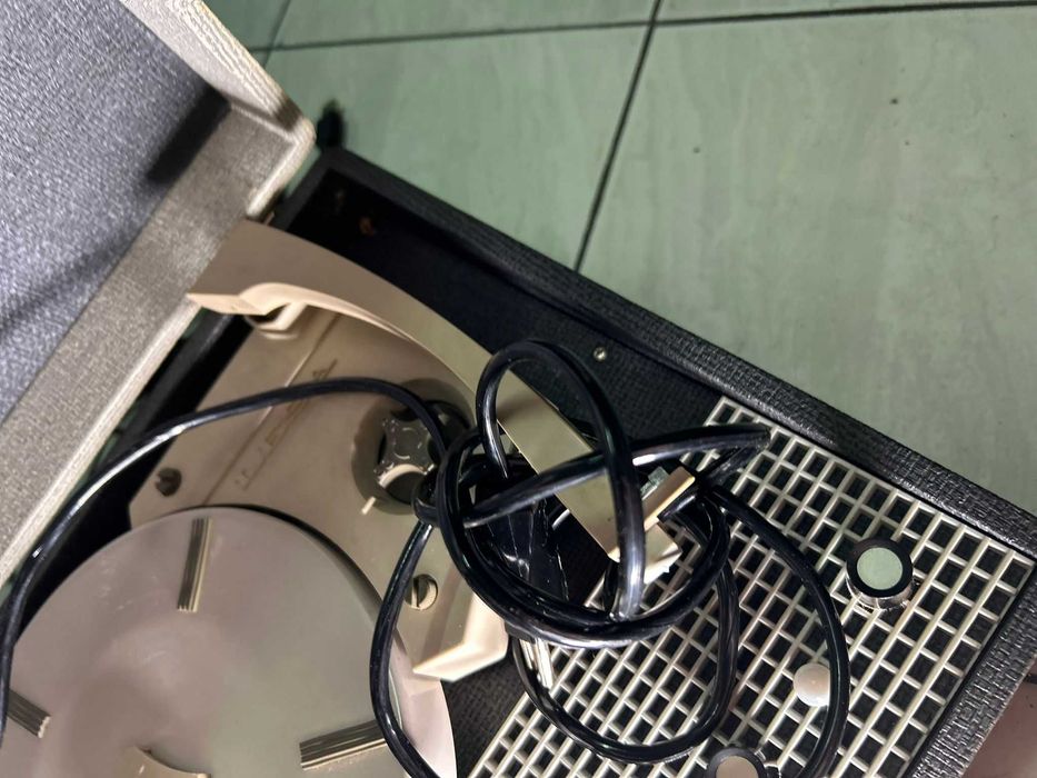 Gira-Discos Portátil Grundig Vintage – Raridade Alemã