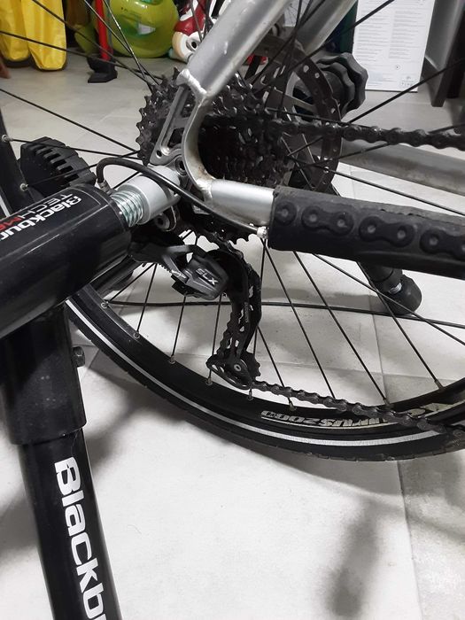 Bicicleta de Montanha (Berg Torah 4.9 Disc) + Rolo de Treino (Blackburn)