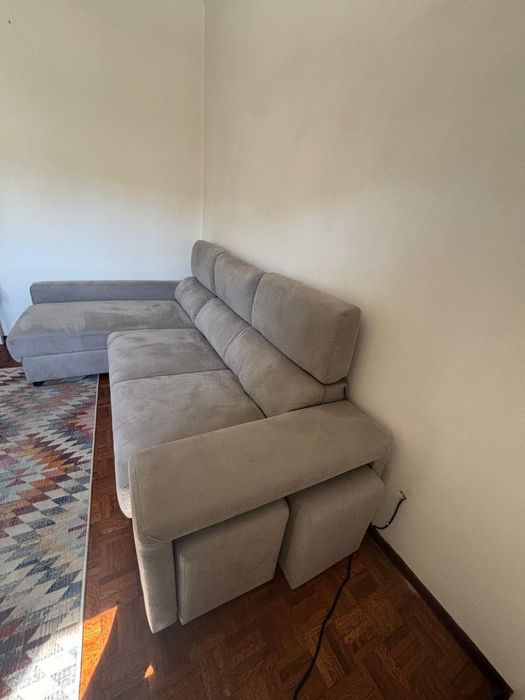 Sofá cinza claro