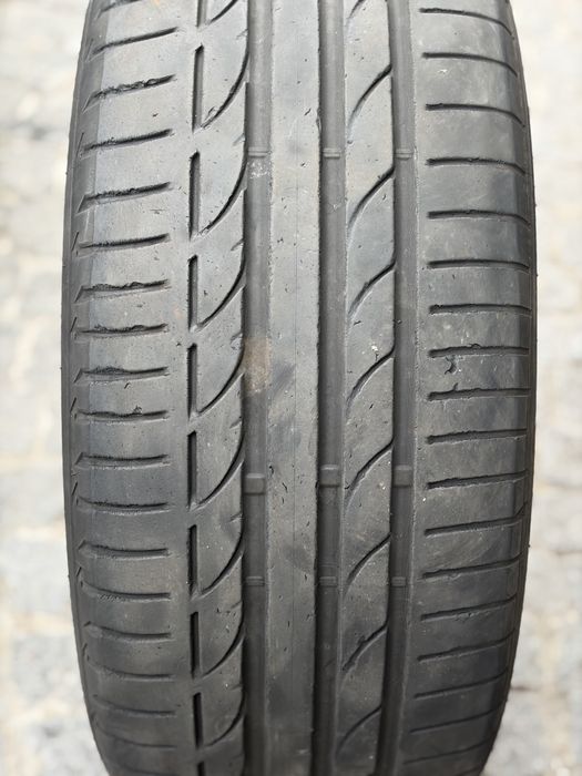 Pneu 235/40 R19 — Muito bom estado