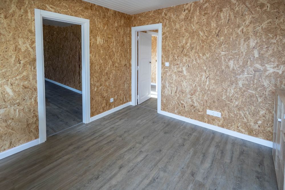 Arrendo casa com 3 quartos, quintal, arrecadação.