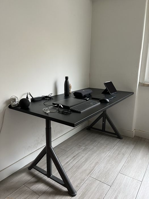 Secretária IKEA IDÅSEN – como nova (home office)