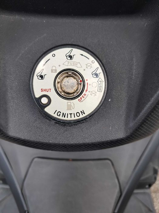 Kymco Skytown 125cc (2024) – Estado de Nova | 12.000km | Econômica (40km/L)
