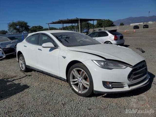 Розбірка Tesla Model S (2013), фара, капот, крило, бампер, двері