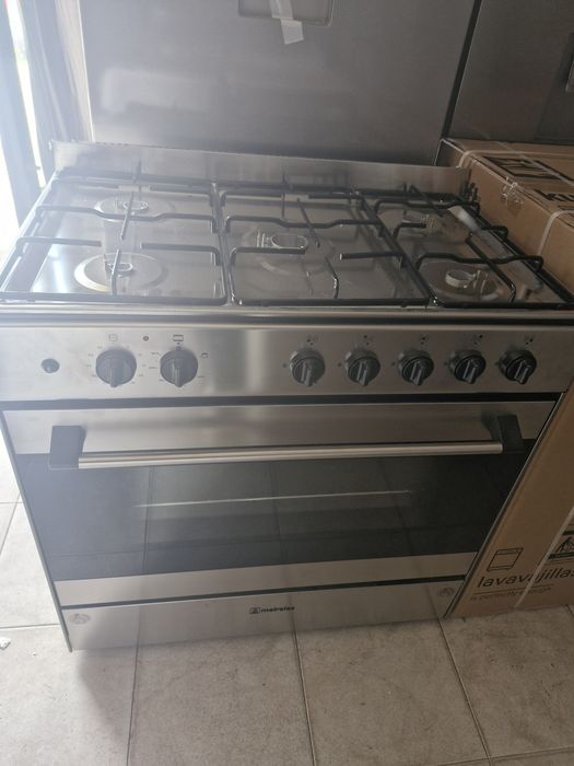 Fogão  inox bicos gas + forno eléctrico  Meireles