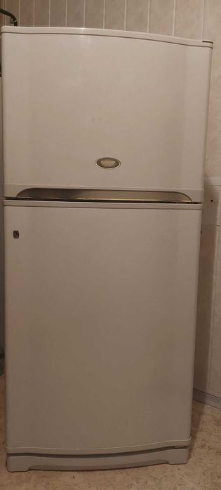 Холодильник SHARP.