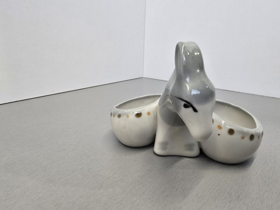 Porcelana Połonne przyprawnik osiołek.