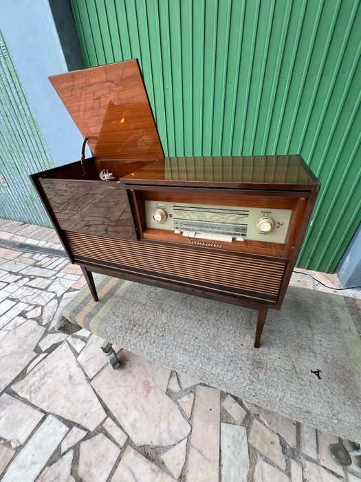 Móvel Radio Schaub Lorenz Restaurado