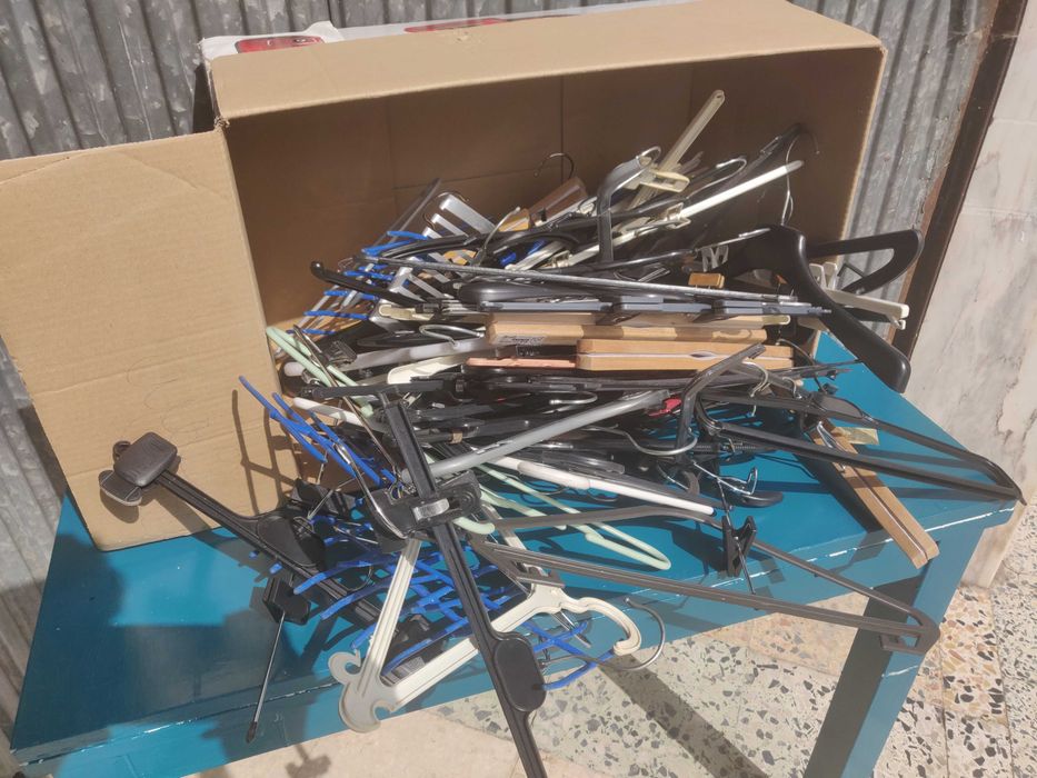 vários tipos de cabides