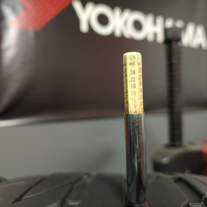 235/40/19 XL Sprzedam parę opon letnich Bridgestone