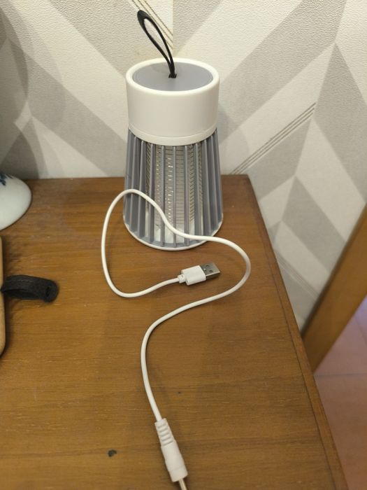 Armadilha para insetos com ligação usb