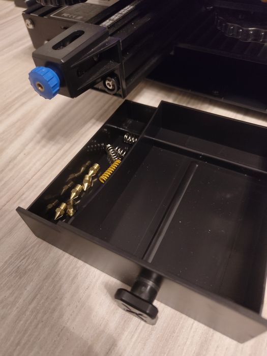 Drukarka 3d  ender 3 v2 (automatyczne poziomowanie)