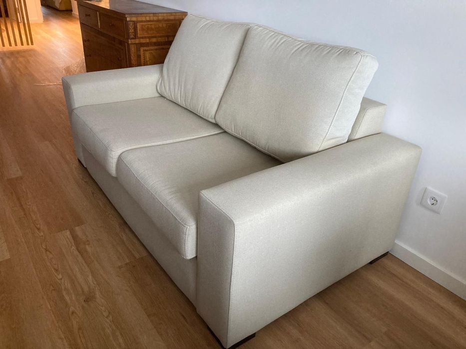 Sofá de 3 lugares, loja de decoração 8&80, em óptimo estado