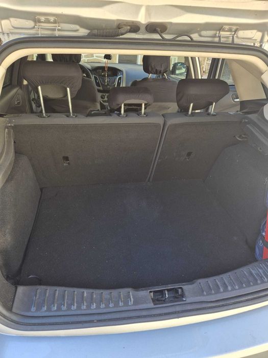 Vendo Ford Focus 1.6 TDCi - DYB Hatch 2011 gasóleo - em ótimo estado (Almada)