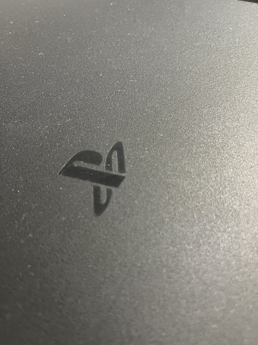 Playstation 4 (com 2 comandos e 7 jogos)