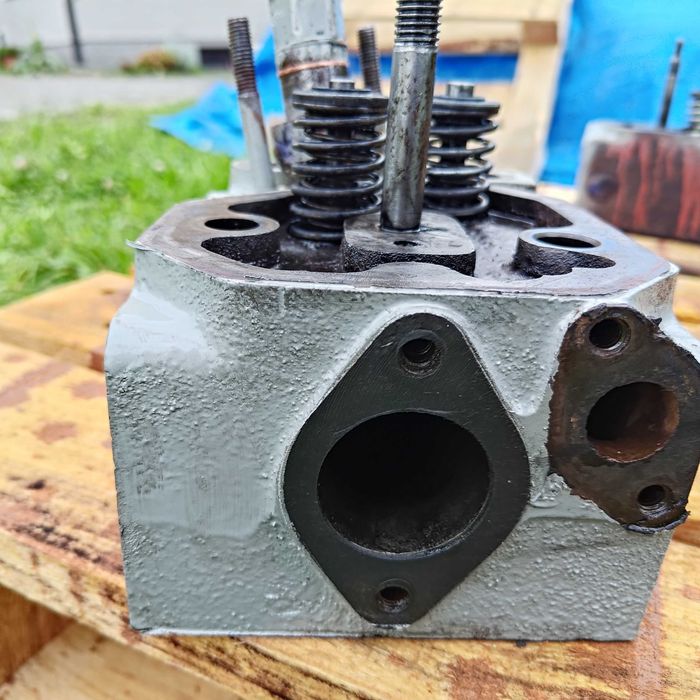 Głowica głowice silnika C360 z wtryskami kpl 4 sztuki