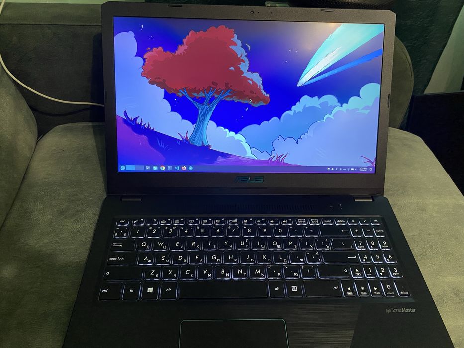 Ноутбук Asus.