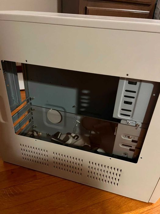 Caixa / Torre PC Retro ATX (Estética Y2K) + Leitor CD ASUS