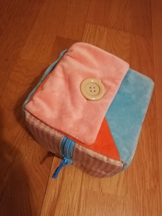 Cubo montessori para criança