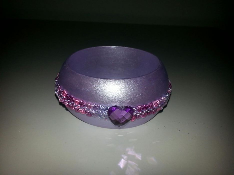 Pulseiras em madeira pintadas e decoradas