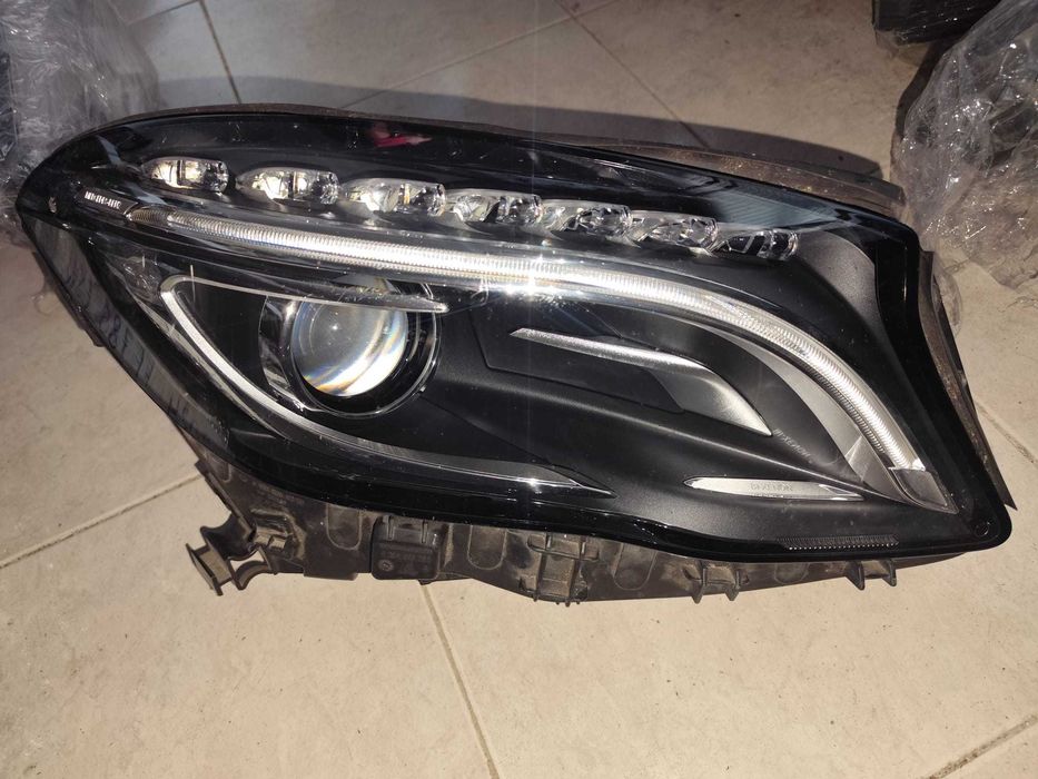 Mercedes GLA X156 - Farol Bi-Xenon Direito - FF910
