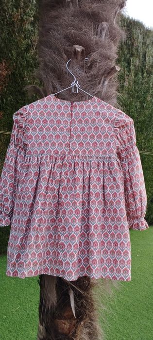 Vestido de criança forrado. .Novo