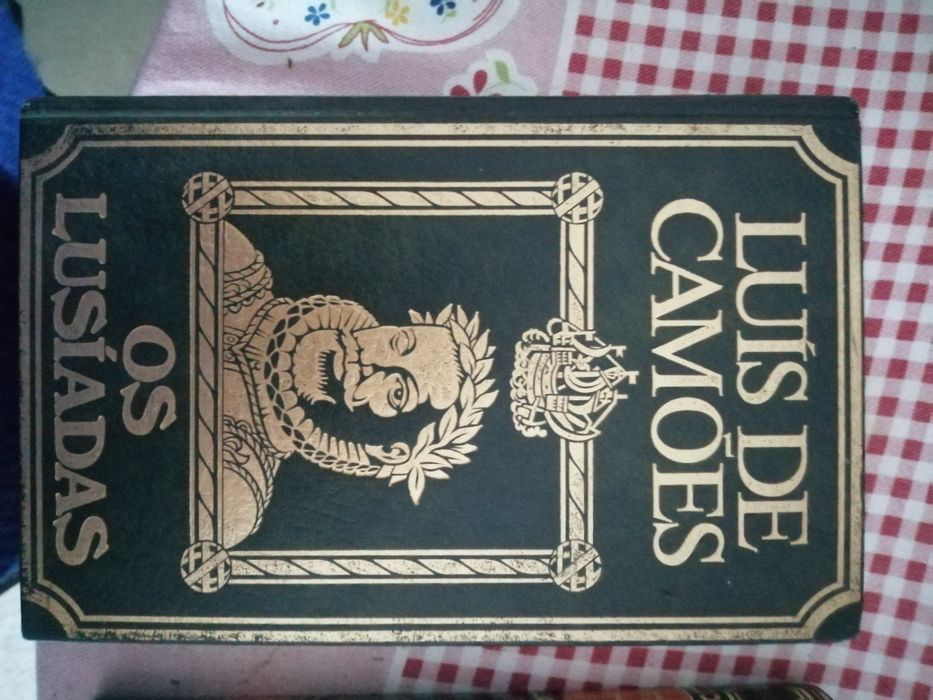 Dois livros do Bocage e Camões