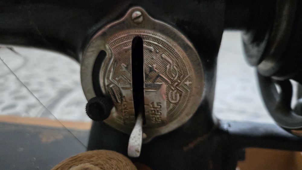 Швейна машинка ПМЗ (Подольський механічний завод ім. Калініна).