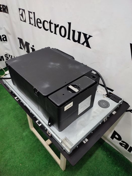 Індукційна варильна поверхня Grundig  з витяжкою 80 см