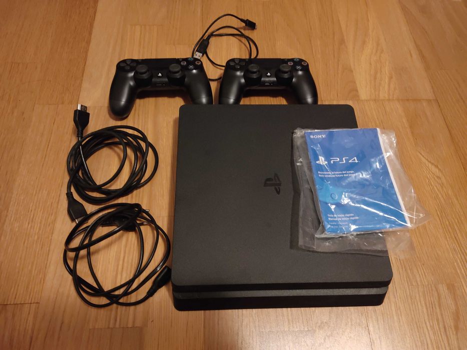 PlayStation 4 com 2 comandos