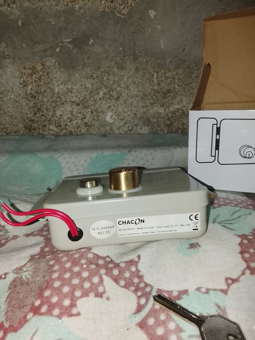 Fechadura Elétrica para portas exteriores.