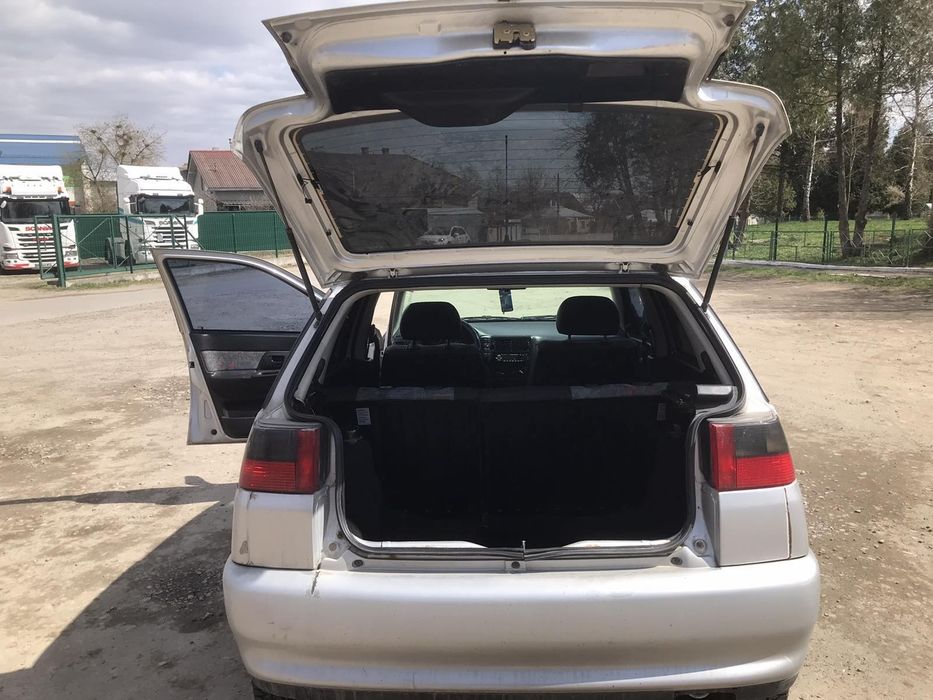 Продаж легкового автомобіля.