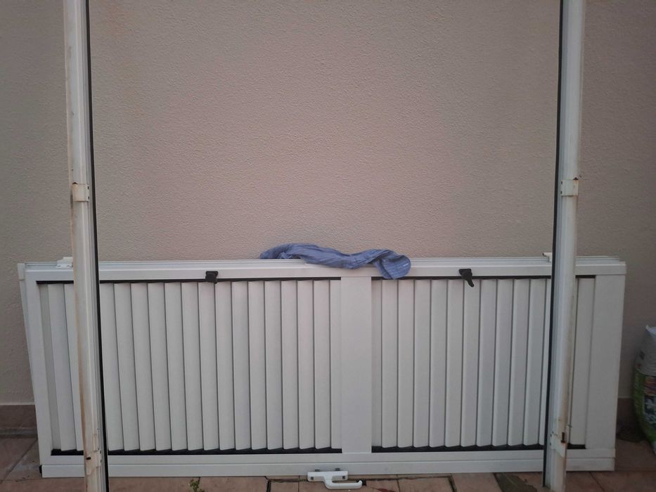 Portada exterior alumínio, branco lacado, lamina amovível, 150cmx200cm