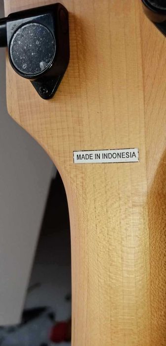 gitara basowa Spector  4 i akcesoria