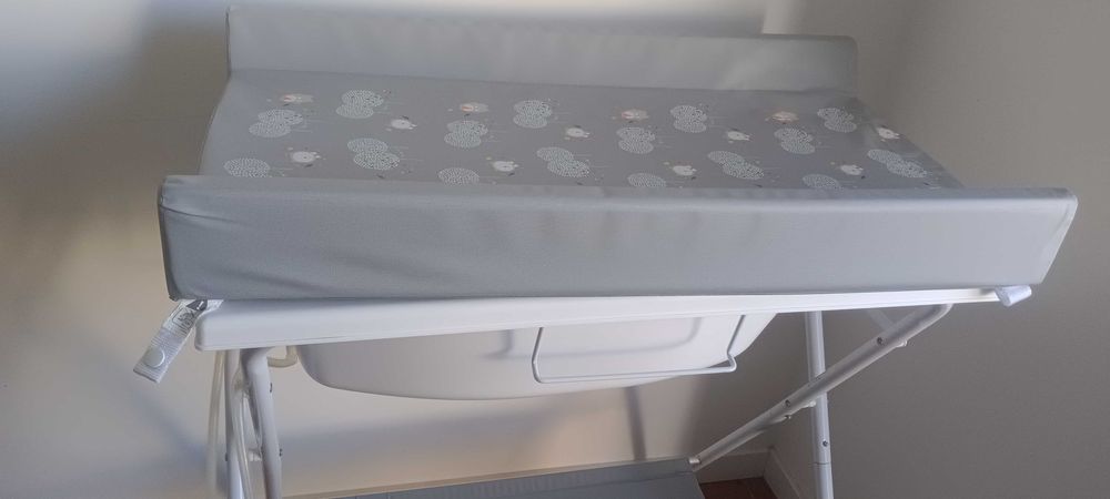 Banheira de Bebé com Suporte Dobrável e Muda-Fraldas