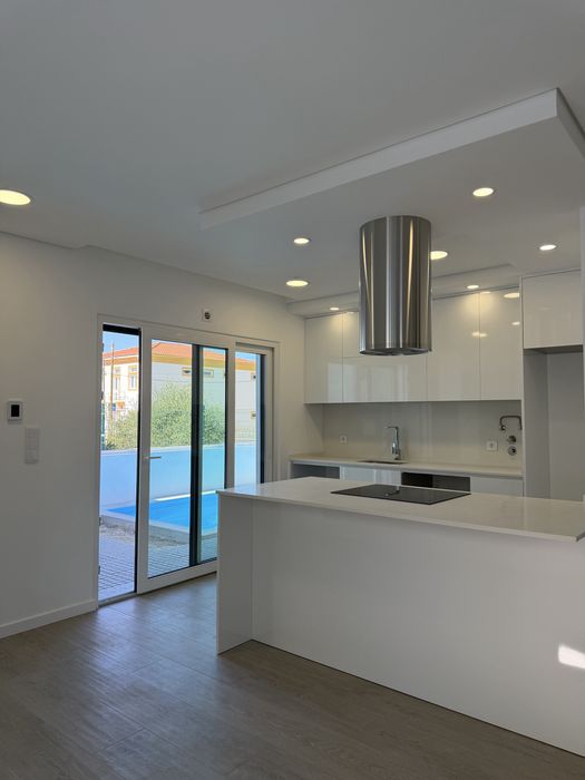 Moradia isolada terrea com piscina