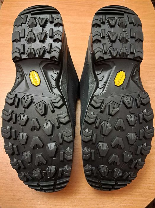 Кроссовки  LOWA Gore Tex  оригинал размер 44 СТЕЛЬКА 28.5см