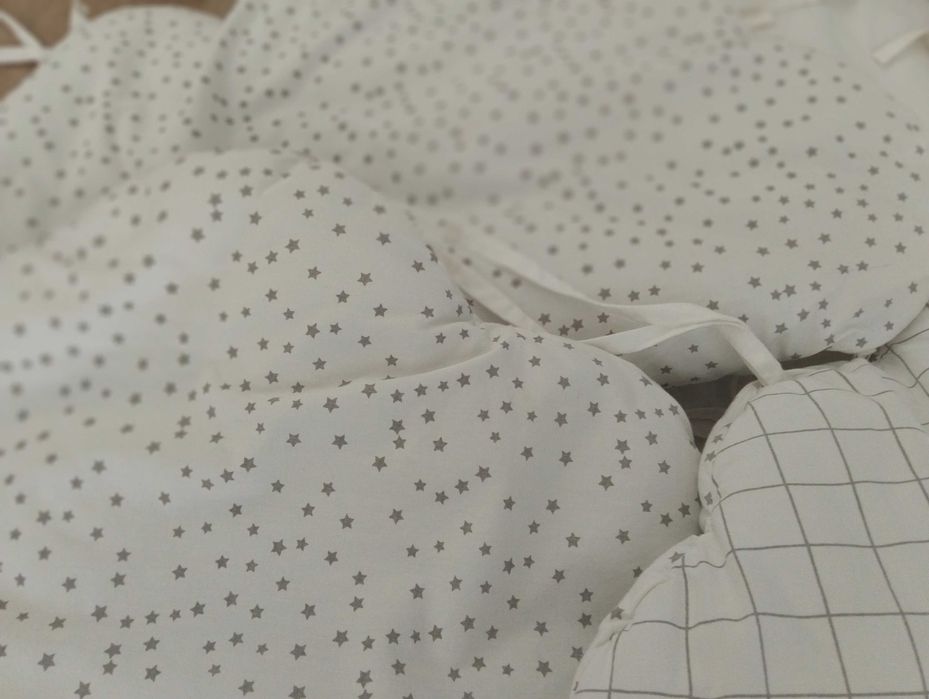 Capa cama bebé e almofadas