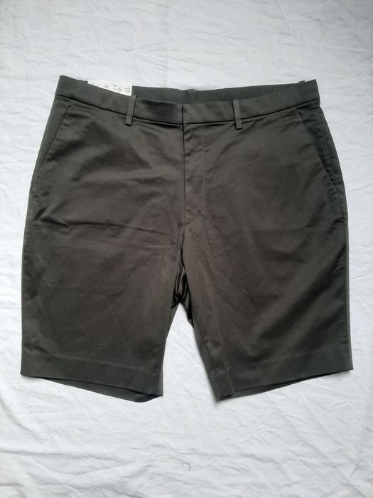 Нові шорти хакі Uniqlo Stretch Slim Fit оригінал