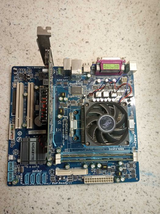 Материнська плата в зборі з відеокартой