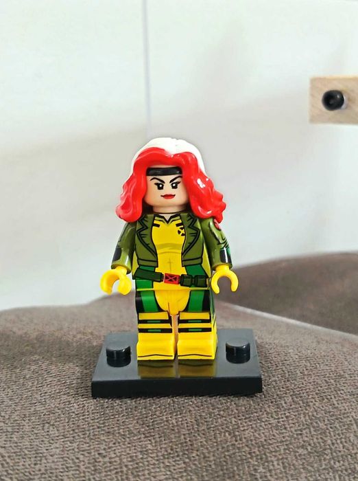 Miniaturas de Super-Heróis (9 peças)